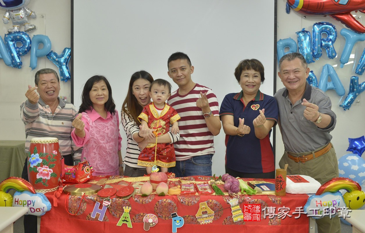 中山區楊寶寶古禮抓周：抓周全家福大合照。照片2