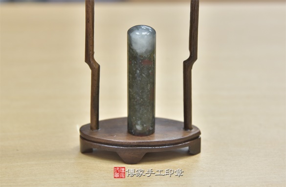 全手工噴砂印章：春帶彩三色水草玉開運印章實際成品、印章作品分享、春帶彩三色水草玉印章材質介紹。（銀行印鑑，一圓一方），傳家印章新竹店。2020.10.14