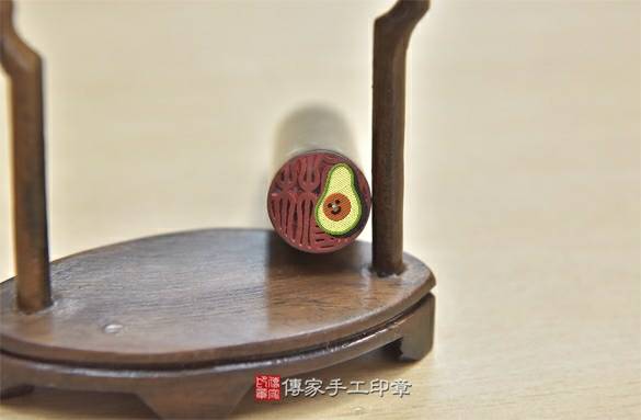 全手工噴砂印章：春帶彩三色水草玉開運印章實際成品、印章作品分享、春帶彩三色水草玉印章材質介紹。（銀行印鑑，一圓一方），傳家印章新竹店。2020.10.14