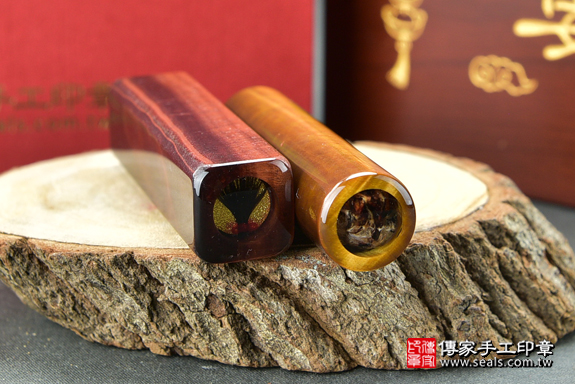 全手工噴砂印章：紅虎眼石臍髮雙章實際成品、印章作品分享、紅虎眼石印章材質介紹。（臍帶印章、肚臍章、肚臍印章，一圓一方）傳家手工印章高雄店。2020.09.07。照片6