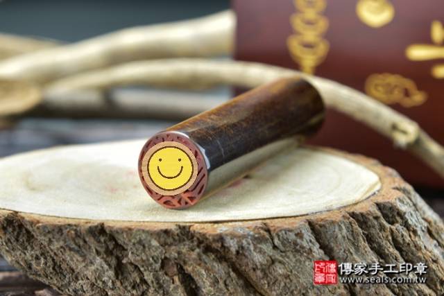 全手工噴砂印章:黃虎眼石開運印章實際成品、印章作品分享、黃虎眼石印章材質介紹。(銀行印鑑,一圓一方),傳家印章高雄店。2020.09.09。照片6 全手工噴砂印章:黃虎眼石開運印章實際成品、印章作品分享、黃虎眼石印章材質介紹。(銀行印鑑,一圓一方),傳家印章高雄店。2020.09.09。照片6