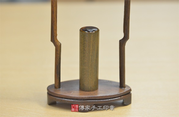 電腦刻印印章:綠檀木臍帶章實際成品、印章作品分享、綠檀木印章材質介紹。(臍帶印章、肚臍章、肚臍印章,胎毛印章,一圓一方)傳家手工印章新竹店2020.11.02 電腦刻印印章:綠檀木臍帶章實際成品、印章作品分享、綠檀木印章材質介紹。(臍帶印章、肚臍章、肚臍印章,胎毛印章,一圓一方)傳家手工印章新竹店2020.11.02