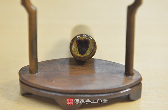 電腦刻印印章:綠檀木臍帶章實際成品、印章作品分享、綠檀木印章材質介紹。(臍帶印章、肚臍章、肚臍印章,胎毛印章,一圓一方)傳家手工印章新竹店2020.11.02 電腦刻印印章:綠檀木臍帶章實際成品、印章作品分享、綠檀木印章材質介紹。(臍帶印章、肚臍章、肚臍印章,胎毛印章,一圓一方)傳家手工印章新竹店2020.11.02