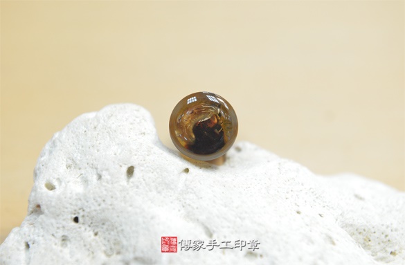 電腦刻印印章:赤牛角臍帶章實際成品、印章作品分享、赤牛角印章材質介紹。(臍帶印章、肚臍章、肚臍印章,胎毛印章,一圓一方)傳家手工印章新竹店2030.11.03 電腦刻印印章:赤牛角臍帶章實際成品、印章作品分享、赤牛角印章材質介紹。(臍帶印章、肚臍章、肚臍印章,胎毛印章,一圓一方)傳家手工印章新竹店2030.11.03
