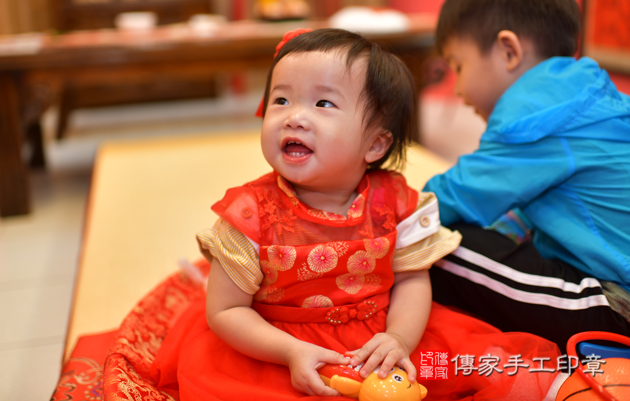 高雄市鳳山區蔡寶寶古禮抓周祝福活動。照片 1