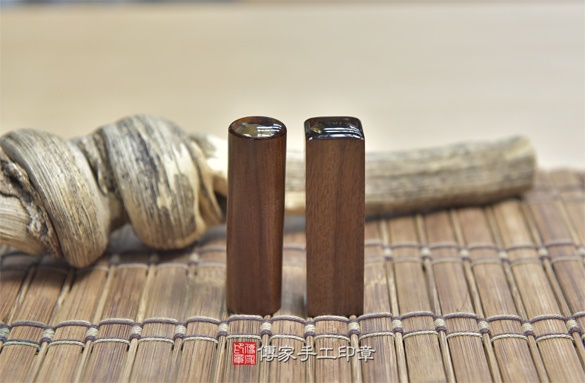 電腦刻印印章:紅紫檀木臍帶章實際成品、印章作品分享、紅紫檀木印章材質介紹。(臍帶印章、肚臍章、肚臍印章,胎毛印章,一圓一方)傳家手工印章新竹店2020.11.05 電腦刻印印章:紅紫檀木臍帶章實際成品、印章作品分享、紅紫檀木印章材質介紹。(臍帶印章、肚臍章、肚臍印章,胎毛印章,一圓一方)傳家手工印章新竹店2020.11.05