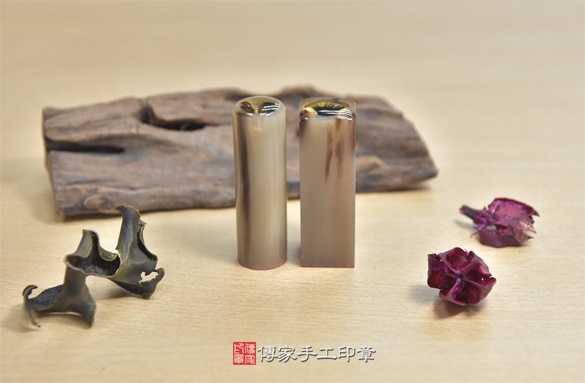 電腦刻印印章:赤牛角臍帶章實際成品、印章作品分享、赤牛角印章材質介紹。(臍帶印章、肚臍章、肚臍印章,胎毛印章,一圓一方)傳家手工印章新竹店2020.11.12 電腦刻印印章:赤牛角臍帶章實際成品、印章作品分享、赤牛角印章材質介紹。(臍帶印章、肚臍章、肚臍印章,胎毛印章,一圓一方)傳家手工印章新竹店2020.11.12