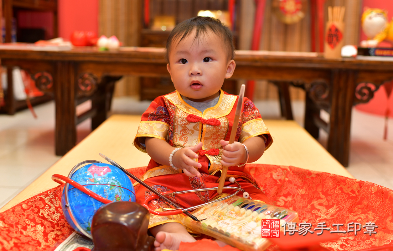 高雄市鳳山區黃寶寶古禮抓周祝福活動。照片1