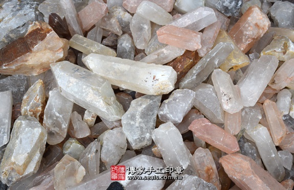 全手工噴砂印章:白水晶臍帶章實際成品、印章作品分享、白水晶印章材質介紹。(臍帶印章、肚臍章、肚臍印章,胎毛印章,一圓一方)傳家手工印章新竹店2020.11.18 全手工噴砂印章:白水晶臍帶章實際成品、印章作品分享、白水晶印章材質介紹。(臍帶印章、肚臍章、肚臍印章,胎毛印章,一圓一方)傳家手工印章新竹店2020.11.18