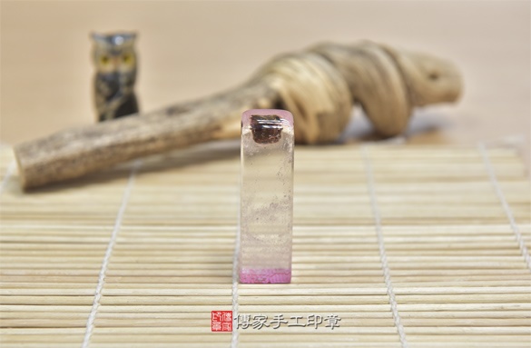 全手工噴砂印章：白水晶臍帶章實際成品、印章作品分享、白水晶印章材質介紹。（臍帶印章、肚臍章、肚臍印章，胎毛印章，一圓一方）傳家手工印章新竹店2020.11.18