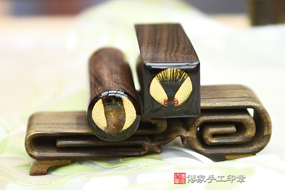 電腦刻印章:玫瑰黑檀木臍帶章實際成品、印章作品分享、玫瑰黑檀木印章材質介紹。(臍帶印章、肚臍章、肚臍印章,胎毛印章,一圓一方)傳家手工印章桃園店。2020.11.19 電腦刻印章:玫瑰黑檀木臍帶章實際成品、印章作品分享、玫瑰黑檀木印章材質介紹。(臍帶印章、肚臍章、肚臍印章,胎毛印章,一圓一方)傳家手工印章桃園店。2020.11.19