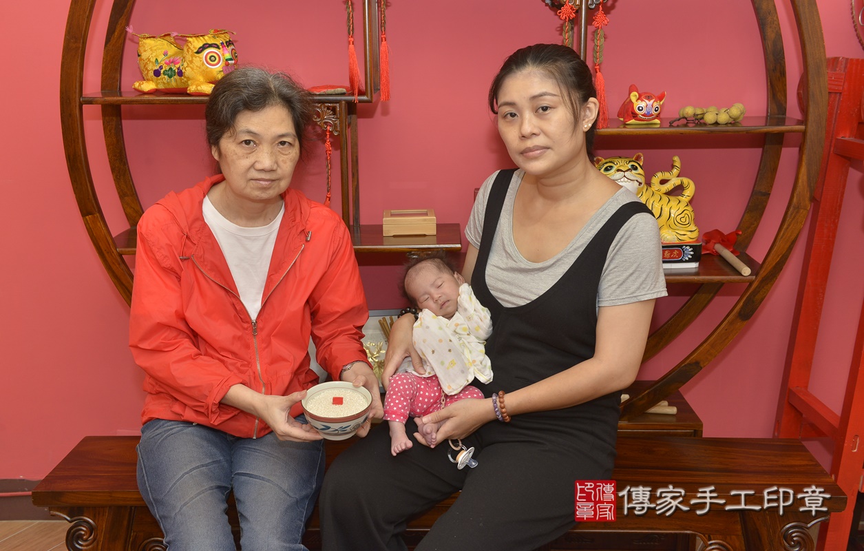 剃胎毛、滿月剃頭、嬰兒剃頭、嬰兒理髮、嬰兒剃髮、嬰兒剃胎毛、嬰兒滿月剃頭、寶寶剃頭、剃胎毛儀式、剃胎毛吉祥話、滿月剃頭儀式、滿月剃頭吉祥話、寶寶剃胎毛、寶寶滿月剃頭理髮、 新北市永和區剃胎毛、新北市永和區滿月剃頭、新北市永和區嬰兒剃頭剃胎毛、新北市永和區嬰兒理髮、新北市嬰兒剃髮、 陳寶寶(新北市永和區嬰兒寶寶滿月剃頭理髮、嬰兒剃胎毛儀式吉祥話)。中國風會場，爸媽寶貝穿「日中韓」古裝禮服。專業拍照、DVD光碟、證書。★購買「臍帶章、肚臍章、胎毛筆刷印章」贈送：剃頭、收涎、抓周，三選一。2020.10.08照片8