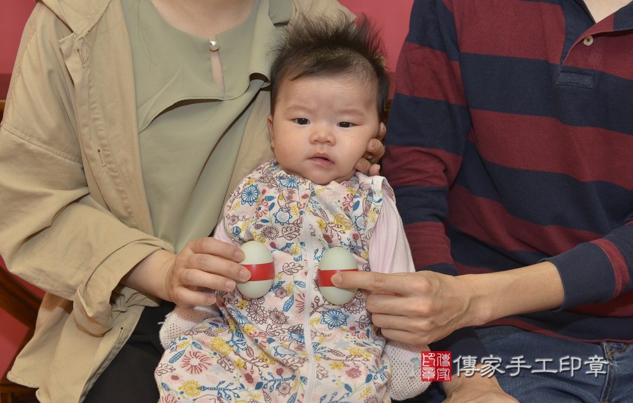 剃胎毛、滿月剃頭、嬰兒剃頭、嬰兒理髮、嬰兒剃髮、嬰兒剃胎毛、嬰兒滿月剃頭、寶寶剃頭、剃胎毛儀式、剃胎毛吉祥話、滿月剃頭儀式、滿月剃頭吉祥話、寶寶剃胎毛、寶寶滿月剃頭理髮、 新北市永和區剃胎毛、新北市永和區滿月剃頭、新北市永和區嬰兒剃頭剃胎毛、新北市永和區嬰兒理髮、新北市嬰兒剃髮、 陳寶寶(新北市永和區嬰兒寶寶滿月剃頭理髮、嬰兒剃胎毛儀式吉祥話)。中國風會場，爸媽寶貝穿「日中韓」古裝禮服。專業拍照、DVD光碟、證書。★購買「臍帶章、肚臍章、胎毛筆刷印章」贈送：剃頭、收涎、抓周，三選一。2020.10.09照片8