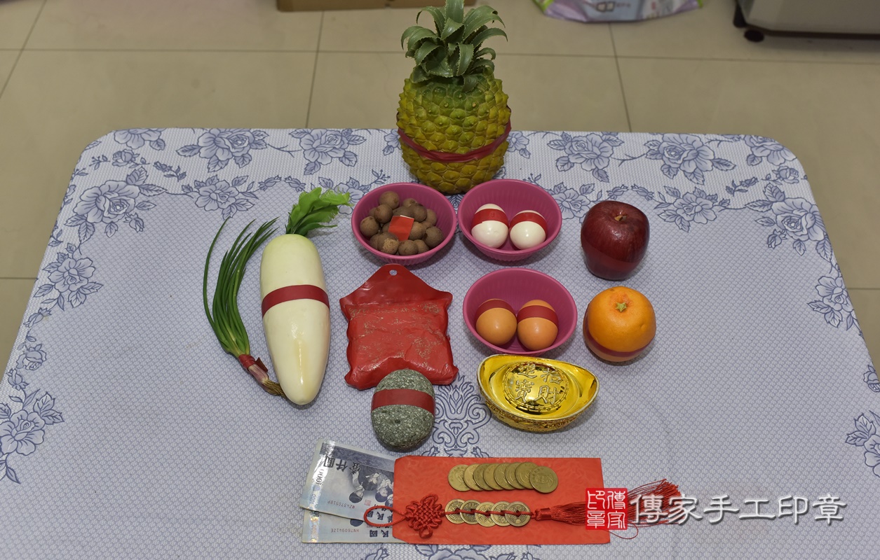 剃胎毛、滿月剃頭、嬰兒剃頭、嬰兒理髮、嬰兒剃髮、嬰兒剃胎毛、嬰兒滿月剃頭、寶寶剃頭、剃胎毛儀式、剃胎毛吉祥話、滿月剃頭儀式、滿月剃頭吉祥話、寶寶剃胎毛、寶寶滿月剃頭理髮、 新北市淡水區剃胎毛、新北市淡水區滿月剃頭、新北市淡水區嬰兒剃頭剃胎毛、新北市淡水區嬰兒理髮、新北市嬰兒剃髮、 林寶寶(新北市淡水區到府嬰兒寶寶滿月剃頭理髮、到府嬰兒剃胎毛儀式吉祥話)。到府剃頭剃胎毛主持、專業拍照、DVD光碟、證書。★購買「臍帶章、肚臍章、胎毛筆刷印章」贈送：剃頭、收涎、抓周，三選一。2020.10.23照片4
