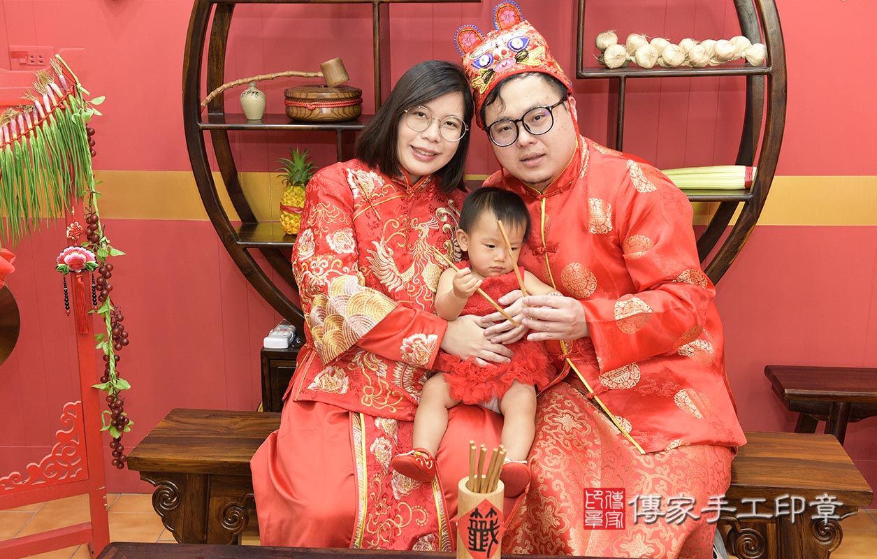 抓周儀式八德區王寶寶【抽人緣籤】：預測寶寶一生人緣和貴人狀態。桃園店抓周。照片21