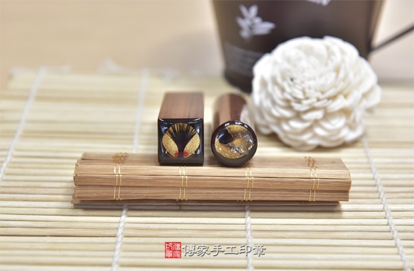 電腦刻印印章:紅紫檀木臍帶章實際成品、印章作品分享、紅紫檀木印章材質介紹。(臍帶印章、肚臍章、肚臍印章,胎毛印章,一圓一方)傳家手工印章新竹店2020.11.21 電腦刻印印章:紅紫檀木臍帶章實際成品、印章作品分享、紅紫檀木印章材質介紹。(臍帶印章、肚臍章、肚臍印章,胎毛印章,一圓一方)傳家手工印章新竹店2020.11.21