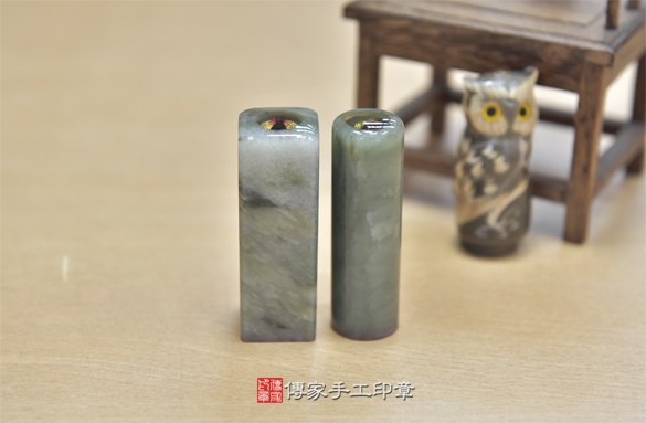 半手工噴砂印章：綠髮彩玉臍帶章實際成品、印章作品分享、綠髮彩玉印章材質介紹。（臍帶印章、肚臍章、肚臍印章，胎毛印章，一圓一方）傳家手工印章新竹店2020.12.01