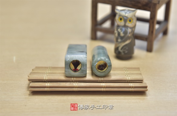 半手工噴砂印章：綠髮彩玉臍帶章實際成品、印章作品分享、綠髮彩玉印章材質介紹。（臍帶印章、肚臍章、肚臍印章，胎毛印章，一圓一方）傳家手工印章新竹店2020.12.01