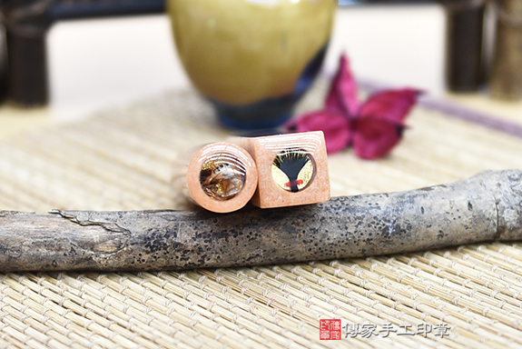 全手工噴砂印章:紅東菱玉臍帶章胎毛章實際成品、印章作品分享、紅東菱玉印章材質介紹。(臍帶印章、肚臍章、肚臍印章,胎毛印章,一圓一方)傳家手工印章桃園店。2020.12.06 全手工噴砂印章:紅東菱玉臍帶章胎毛章實際成品、印章作品分享、紅東菱玉印章材質介紹。(臍帶印章、肚臍章、肚臍印章,胎毛印章,一圓一方)傳家手工印章桃園店。2020.12.06