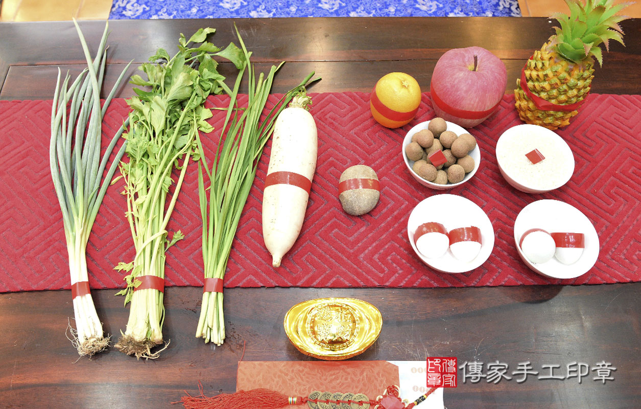 剃胎毛、滿月剃頭、嬰兒剃頭、嬰兒理髮、嬰兒剃髮、嬰兒剃胎毛、嬰兒滿月剃頭、寶寶剃頭、剃胎毛儀式、剃胎毛吉祥話、滿月剃頭儀式、滿月剃頭吉祥話、寶寶剃胎毛、寶寶滿月剃頭理髮、 桃園市八德區剃胎毛、桃園市八德區滿月剃頭、桃園市八德區嬰兒剃頭剃胎毛、桃園市八德區嬰兒理髮、新竹市嬰兒剃髮、 吳寶寶(桃園市八德區嬰兒寶寶滿月剃頭理髮、免費嬰兒剃胎毛儀式吉祥話)。中國風會場，爸媽寶貝免費穿「日中韓」古裝禮服。專業拍照、DVD光碟、證書。★購買「臍帶章、肚臍章、胎毛筆刷印章」贈送：剃頭、收涎、抓周，三選一。2020.08.15照片4