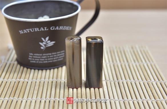 電腦刻印印章:赤牛角臍帶章實際成品、印章作品分享、赤牛角印章材質介紹。(臍帶印章、肚臍章、肚臍印章,胎毛印章,一圓一方)傳家手工印章新竹店2020.12.05 電腦刻印印章:赤牛角臍帶章實際成品、印章作品分享、赤牛角印章材質介紹。(臍帶印章、肚臍章、肚臍印章,胎毛印章,一圓一方)傳家手工印章新竹店2020.12.05