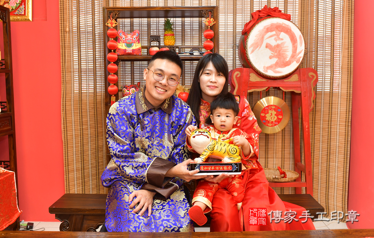 鳳山區龔寶寶古禮抓周：抓周儀式【梳頭歌】。照片1