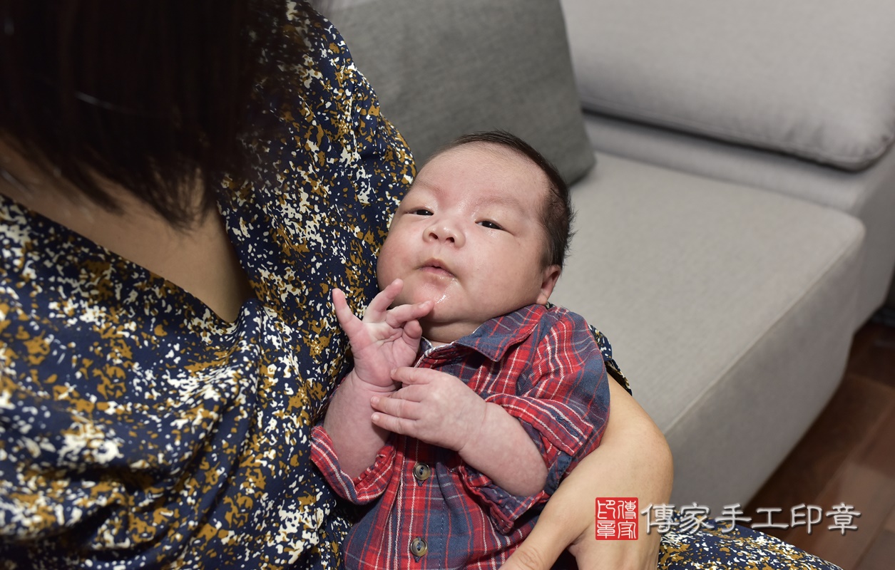 剃胎毛、滿月剃頭、嬰兒剃頭、嬰兒理髮、嬰兒剃髮、嬰兒剃胎毛、嬰兒滿月剃頭、寶寶剃頭、剃胎毛儀式、剃胎毛吉祥話、滿月剃頭儀式、滿月剃頭吉祥話、寶寶剃胎毛、寶寶滿月剃頭理髮、 台北市內湖區剃胎毛、台北市內湖區滿月剃頭、台北市內湖區嬰兒剃頭剃胎毛、台北市內湖區嬰兒理髮、台北市嬰兒剃髮、 黃寶寶(台北市內湖區到府嬰兒寶寶滿月剃頭理髮、到府嬰兒剃胎毛儀式吉祥話)。到府剃頭剃胎毛主持、專業拍照、DVD光碟、證書。★購買「臍帶章、肚臍章、胎毛筆刷印章」贈送：剃頭、收涎、抓周，三選一。2020.11.09照片3