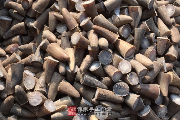 電腦刻印印章:赤牛角臍帶章實際成品、印章作品分享、赤牛角印章材質介紹。(臍帶印章、肚臍章、肚臍印章,胎毛印章,一圓一方)傳家手工印章新竹店2020.12.15 電腦刻印印章:赤牛角臍帶章實際成品、印章作品分享、赤牛角印章材質介紹。(臍帶印章、肚臍章、肚臍印章,胎毛印章,一圓一方)傳家手工印章新竹店2020.12.15