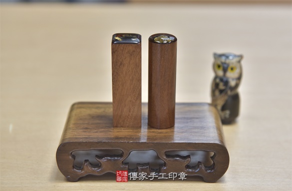 電腦刻印印章:紅紫檀木臍帶章實際成品、印章作品分享、紅紫檀木印章材質介紹。(臍帶印章、肚臍章、肚臍印章,胎毛印章,一圓一方)傳家手工印章新竹店2020.12.22 電腦刻印印章:紅紫檀木臍帶章實際成品、印章作品分享、紅紫檀木印章材質介紹。(臍帶印章、肚臍章、肚臍印章,胎毛印章,一圓一方)傳家手工印章新竹店2020.12.22
