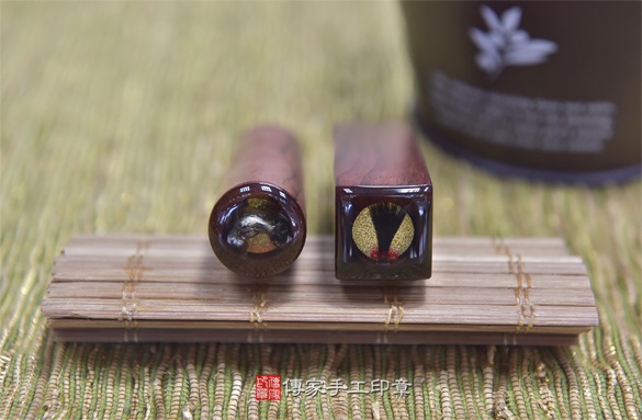 電腦刻印印章:玫瑰紅檀臍帶章實際成品、印章作品分享、玫瑰紅檀印章材質介紹。(臍帶印章、肚臍章、肚臍印章,胎毛印章,一圓一方)傳家手工印章新竹店2020.12.24 電腦刻印印章:玫瑰紅檀臍帶章實際成品、印章作品分享、玫瑰紅檀印章材質介紹。(臍帶印章、肚臍章、肚臍印章,胎毛印章,一圓一方)傳家手工印章新竹店2020.12.24