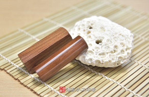 電腦刻印印章:紅紫檀木開運印章實際成品、印章作品分享、紅紫檀木印章材質介紹。(銀行印鑑,一圓一方),傳家印章新竹店。2020.12.29 電腦刻印印章:紅紫檀木開運印章實際成品、印章作品分享、紅紫檀木印章材質介紹。(銀行印鑑,一圓一方),傳家印章新竹店。2020.12.29