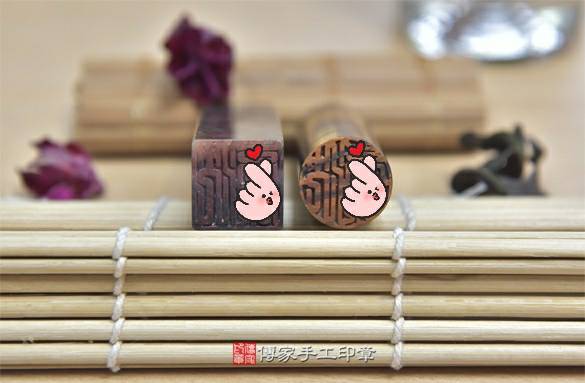 全手工噴砂印章:黃藍虎眼石臍帶章實際成品、印章作品分享、黃藍虎眼石印章材質介紹。(臍帶印章、肚臍章、肚臍印章,胎毛印章,一圓一方)傳家手工印章新竹店2021.1.2 全手工噴砂印章:黃藍虎眼石臍帶章實際成品、印章作品分享、黃藍虎眼石印章材質介紹。(臍帶印章、肚臍章、肚臍印章,胎毛印章,一圓一方)傳家手工印章新竹店2021.1.2