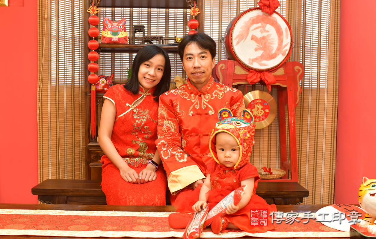 鳳山區羅寶寶古禮抓周：抓周儀式【吃麵線】。照片1