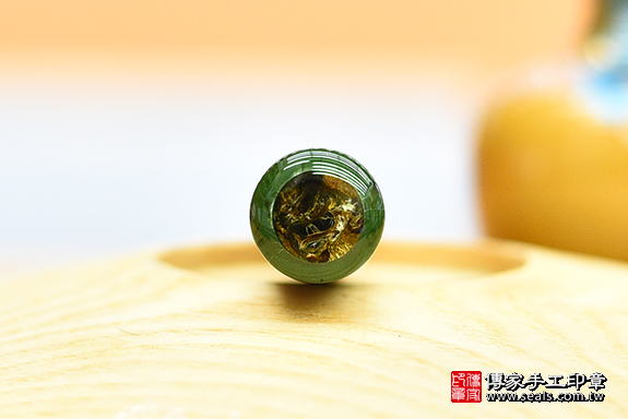 全手工噴砂印章:碧玉臍帶章實際成品、印章作品分享、碧玉印章材質介紹。(臍帶印章、肚臍章、肚臍印章,胎毛印章,一圓一方)傳家手工印章桃園店。2020.12.22 全手工噴砂印章:碧玉臍帶章實際成品、印章作品分享、碧玉印章材質介紹。(臍帶印章、肚臍章、肚臍印章,胎毛印章,一圓一方)傳家手工印章桃園店。2020.12.22