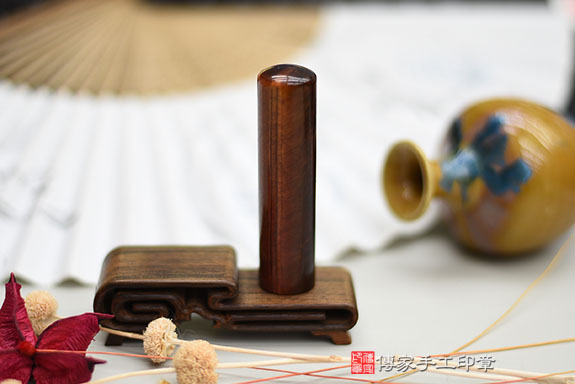 全手工噴砂印章：紅虎眼石開運印章實際成品、印章作品分享、紅虎眼石印章材質介紹。（銀行印鑑，一圓一方），傳家印章桃園店。2021.01.21