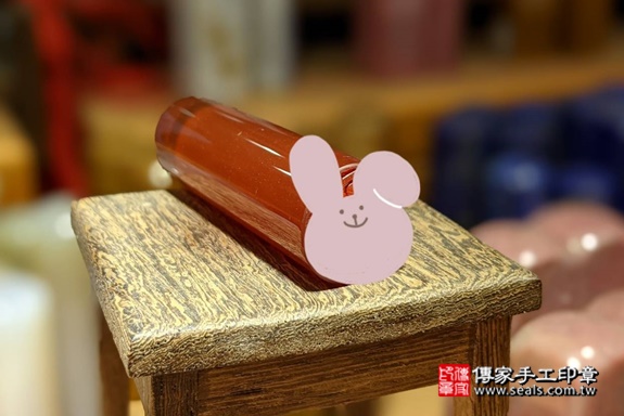 半手工噴砂印章:紅瑪瑙臍帶章實際成品、印章作品分享、紅瑪瑙印章材質介紹。(臍帶印章、肚臍章、肚臍印章,一圓一方)傳家手工印章高雄店。2021.02.01 半手工噴砂印章:紅瑪瑙臍帶章實際成品、印章作品分享、紅瑪瑙印章材質介紹。(臍帶印章、肚臍章、肚臍印章,一圓一方)傳家手工印章高雄店。2021.02.01