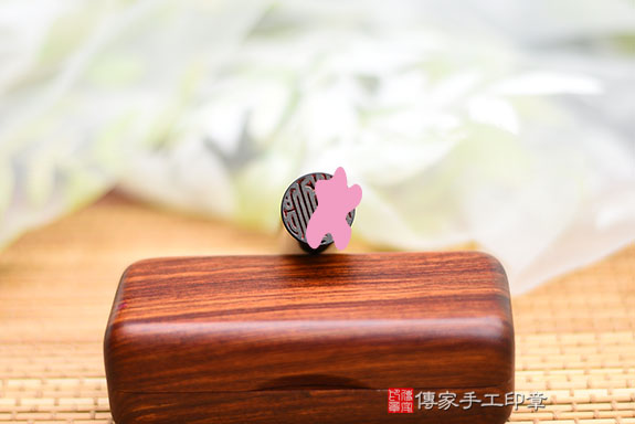 全手工篆刻印章:黑檀木開運印章實際成品、印章作品分享、黑檀木印章材質介紹。(銀行印鑑,一圓一方),傳家印章桃園店。2021.01.31 全手工篆刻印章:黑檀木開運印章實際成品、印章作品分享、黑檀木印章材質介紹。(銀行印鑑,一圓一方),傳家印章桃園店。2021.01.31