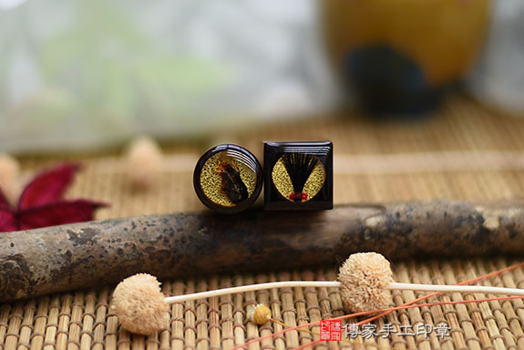電腦刻印章:紅紫檀木臍帶章實際成品、印章作品分享、紅紫檀木印章材質介紹。(臍帶印章、肚臍章、肚臍印章,胎毛印章,一圓一方)傳家手工印章桃園店。2021.02.01 電腦刻印章:紅紫檀木臍帶章實際成品、印章作品分享、紅紫檀木印章材質介紹。(臍帶印章、肚臍章、肚臍印章,胎毛印章,一圓一方)傳家手工印章桃園店。2021.02.01