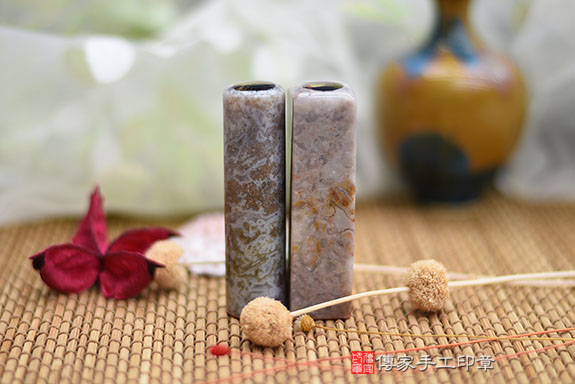全手工噴砂印章:紫水草玉臍帶章實際成品、印章作品分享、紫水草玉印章材質介紹。(臍帶印章、肚臍章、肚臍印章,胎毛印章,一圓一方)傳家手工印章新竹店。2021.02.10 全手工噴砂印章:紫水草玉臍帶章實際成品、印章作品分享、紫水草玉印章材質介紹。(臍帶印章、肚臍章、肚臍印章,胎毛印章,一圓一方)傳家手工印章新竹店。2021.02.10
