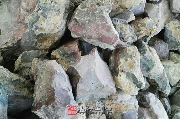 全手工噴砂印章:紫水草玉臍帶章實際成品、印章作品分享、紫水草玉印章材質介紹。(臍帶印章、肚臍章、肚臍印章,胎毛印章,一圓一方)傳家手工印章新竹店。2021.02.10 全手工噴砂印章:紫水草玉臍帶章實際成品、印章作品分享、紫水草玉印章材質介紹。(臍帶印章、肚臍章、肚臍印章,胎毛印章,一圓一方)傳家手工印章新竹店。2021.02.10