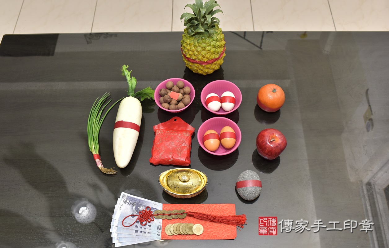 剃胎毛、滿月剃頭、嬰兒剃頭、嬰兒理髮、嬰兒剃髮、嬰兒剃胎毛、嬰兒滿月剃頭、寶寶剃頭、剃胎毛儀式、剃胎毛吉祥話、滿月剃頭儀式、滿月剃頭吉祥話、寶寶剃胎毛、寶寶滿月剃頭理髮、 基隆市基隆區剃胎毛、基隆市基隆區滿月剃頭、基隆市基隆區嬰兒剃頭剃胎毛、基隆市基隆區嬰兒理髮、基隆市嬰兒剃髮、 曹寶寶(基隆市基隆區到府嬰兒寶寶滿月剃頭理髮、到府嬰兒剃胎毛儀式吉祥話)。到府剃頭剃胎毛主持、專業拍照、DVD光碟、證書。★購買「臍帶章、肚臍章、胎毛筆刷印章」贈送：剃頭、收涎、抓周，三選一。2020.12.15照片3