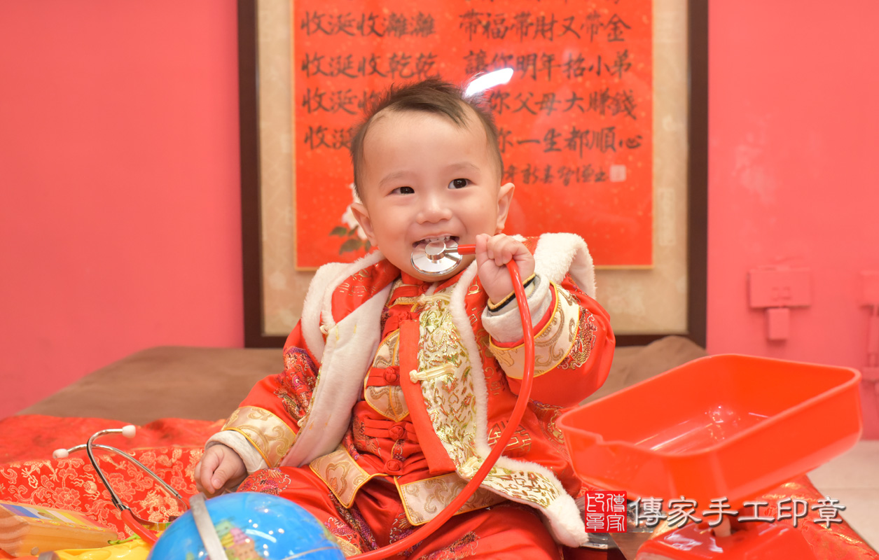 台中市北區巫寶寶古禮抓周祝福活動。照片1