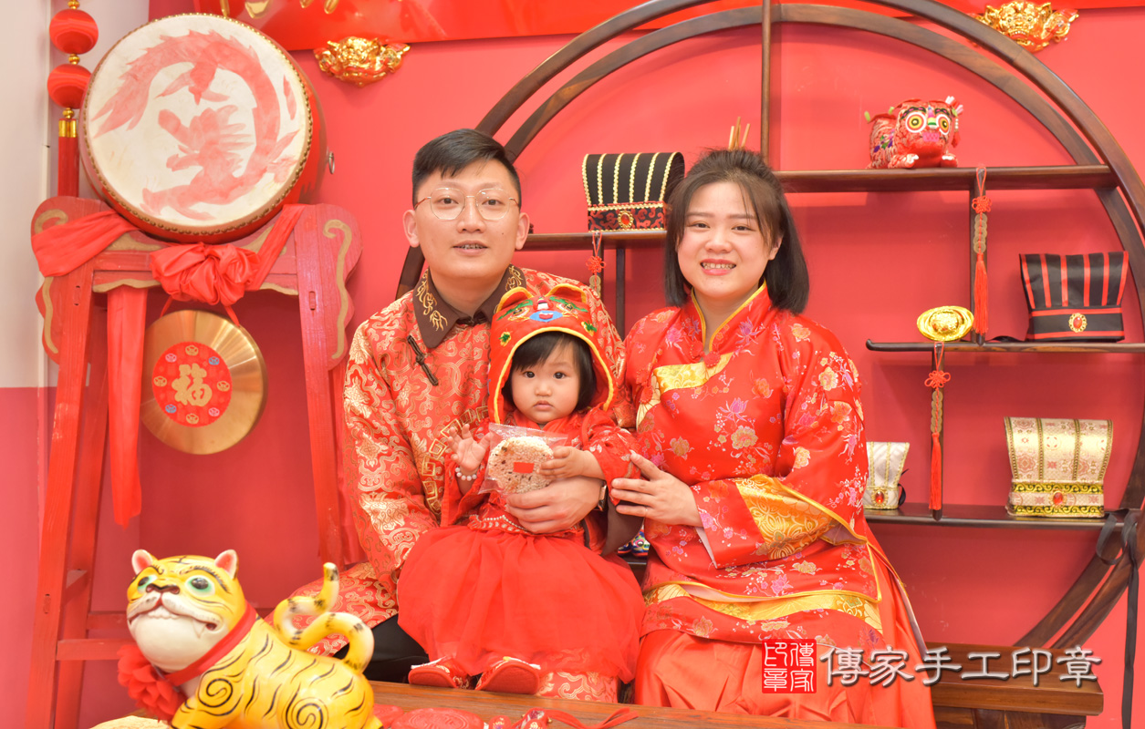 北區何寶寶古禮抓周：抓周儀式【吃米香】。照片1