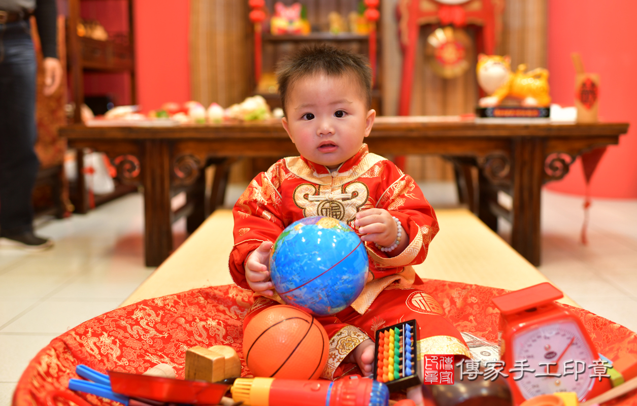 高雄市鳳山區陳寶寶古禮抓周祝福活動。照片1