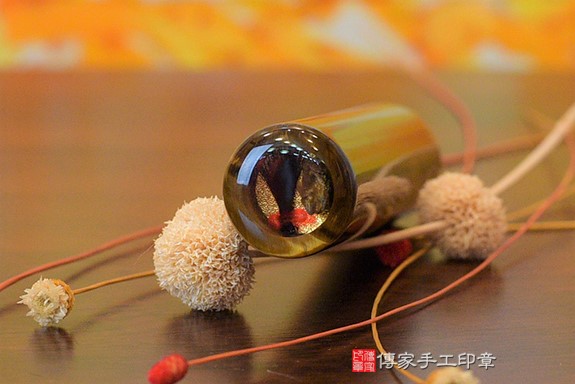 半手工噴砂印章：黃虎眼石臍帶章實際成品、印章作品分享、黃虎眼石印章材質介紹。（臍帶印章、肚臍章、肚臍印章，胎毛印章，一圓一方）傳家手工印章桃園店。2021.02.19