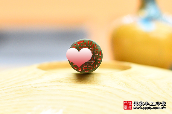 全手工篆刻印章:碧玉臍帶章實際成品、印章作品分享、碧玉印章材質介紹。(臍帶印章、肚臍章、肚臍印章,胎毛印章,一圓一方)傳家手工印章桃園店。2021.02.28 全手工篆刻印章:碧玉臍帶章實際成品、印章作品分享、碧玉印章材質介紹。(臍帶印章、肚臍章、肚臍印章,胎毛印章,一圓一方)傳家手工印章桃園店。2021.02.28