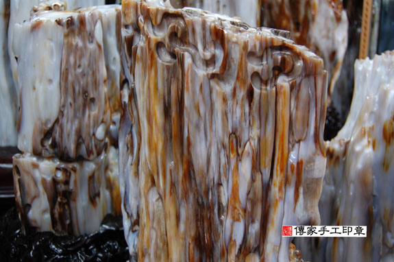 全手工噴砂印章:木化石臍帶章實際成品、印章作品分享、木化石印章材質介紹。(臍帶印章、肚臍章、肚臍印章,胎毛印章,一圓一方)傳家手工印章新竹店。 全手工噴砂印章:木化石臍帶章實際成品、印章作品分享、木化石印章材質介紹。(臍帶印章、肚臍章、肚臍印章,胎毛印章,一圓一方)傳家手工印章新竹店。