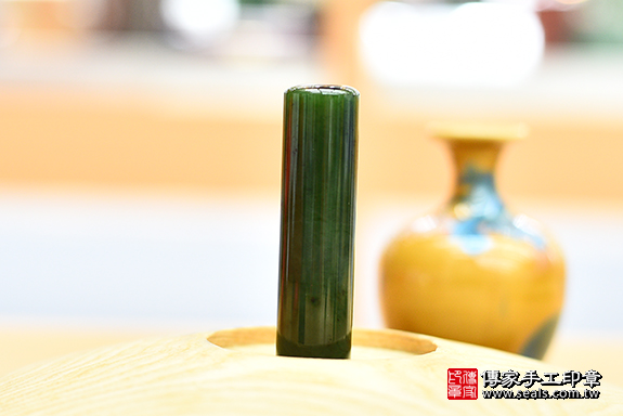 全手工噴砂印章:碧玉臍帶章實際成品、印章作品分享、碧玉印章材質介紹。(臍帶印章、肚臍章、肚臍印章,胎毛印章,一圓一方)傳家手工印章新竹店。2021.02.28 全手工噴砂印章:碧玉臍帶章實際成品、印章作品分享、碧玉印章材質介紹。(臍帶印章、肚臍章、肚臍印章,胎毛印章,一圓一方)傳家手工印章新竹店。2021.02.28