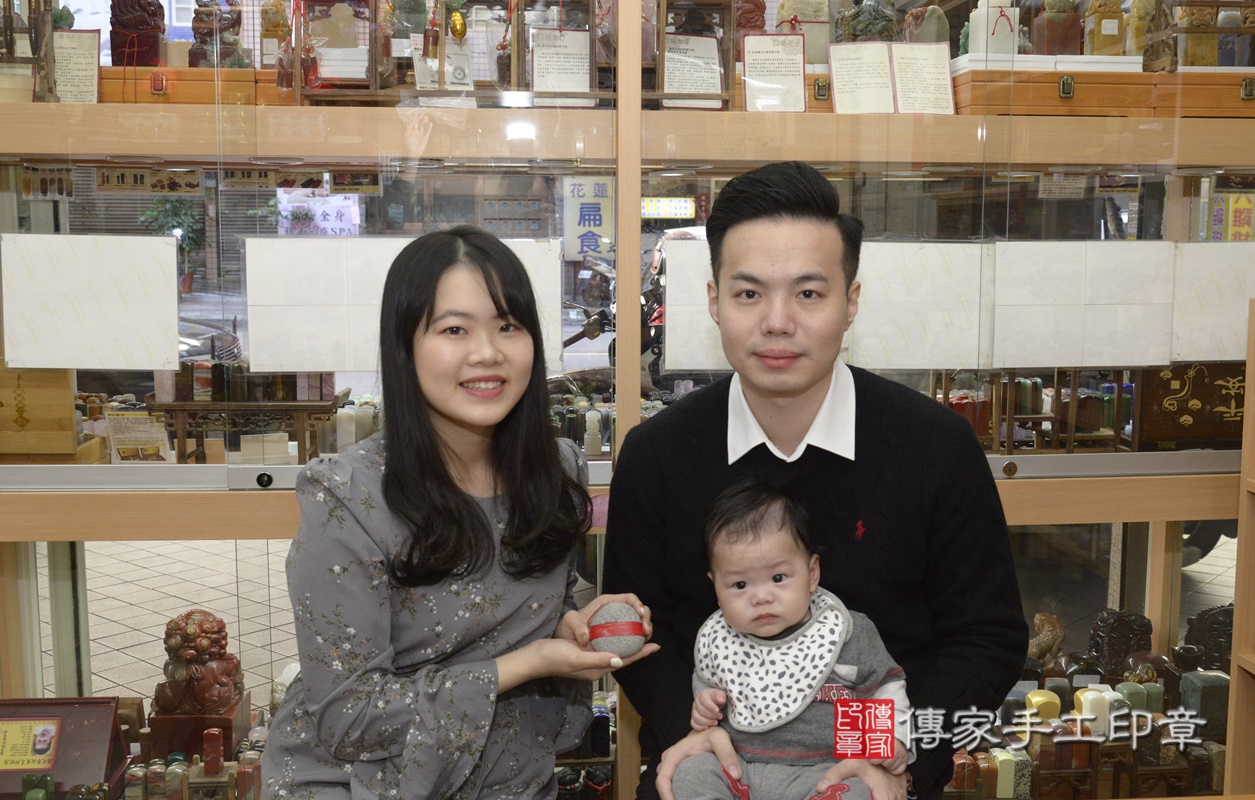剃胎毛、滿月剃頭、嬰兒剃頭、嬰兒理髮、嬰兒剃髮、嬰兒剃胎毛、嬰兒滿月剃頭、寶寶剃頭、剃胎毛儀式、剃胎毛吉祥話、滿月剃頭儀式、滿月剃頭吉祥話、寶寶剃胎毛、寶寶滿月剃頭理髮、 新北市永和區剃胎毛、新北市永和區滿月剃頭、新北市永和區嬰兒剃頭剃胎毛、新北市永和區嬰兒理髮、新北市嬰兒剃髮、 何寶寶(新北市永和區嬰兒寶寶滿月剃頭理髮、嬰兒剃胎毛儀式吉祥話)。中國風會場，爸媽寶貝穿「日中韓」古裝禮服。專業拍照、DVD光碟、證書。★購買「臍帶章、肚臍章、胎毛筆刷印章」贈送：剃頭、收涎、抓周，三選一。2021.01.14照片7