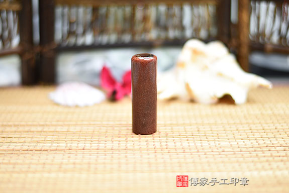 半手工噴砂印章:紅紫東菱玉臍帶章實際成品、印章作品分享、紅紫東菱玉印章材質介紹。(臍帶印章、肚臍章、肚臍印章,胎毛印章,一圓一方)傳家手工印章桃園店。2021.03.08 半手工噴砂印章:紅紫東菱玉臍帶章實際成品、印章作品分享、紅紫東菱玉印章材質介紹。(臍帶印章、肚臍章、肚臍印章,胎毛印章,一圓一方)傳家手工印章桃園店。2021.03.08